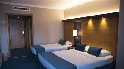 اتاق سه تخته هتل آسیا مشهد